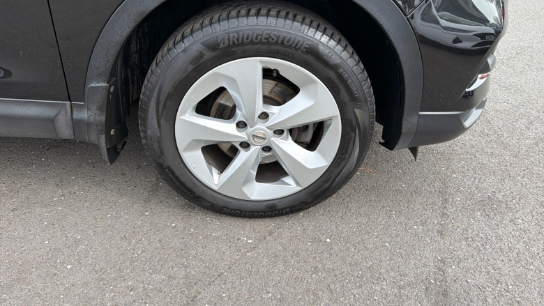 Nissan Qashqai 1.3 DiG-T Acenta Premium 5dr Petrol Hatchback